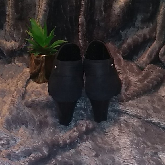 Giani Bernini heeled fish mouth booties - Picture 7 of 7